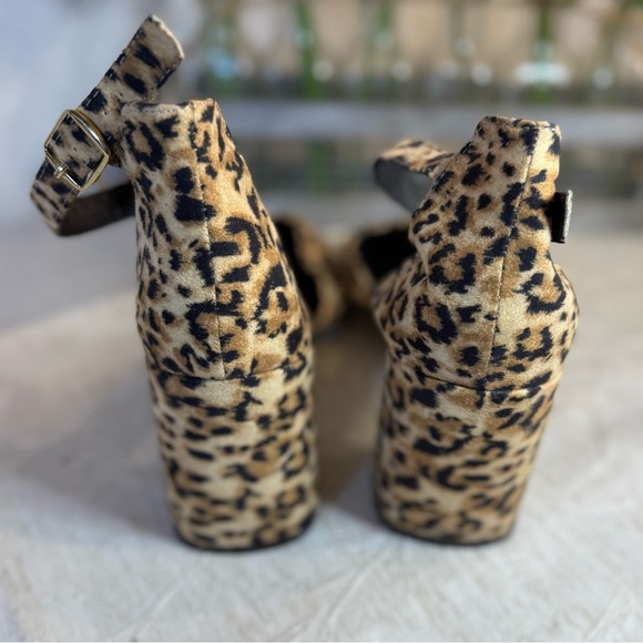 Charlotte Russe leopard print block heels with an ankle strap. Women’s size 10 - Picture 7 of 9